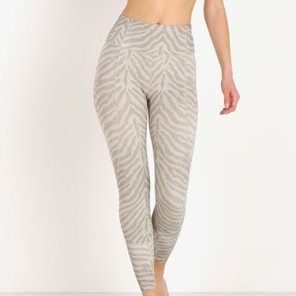 Varely Women's Bedford Tight Silver Zebra Leggings Grey Size XXS Athletic Tight - Picture 3 of 7
